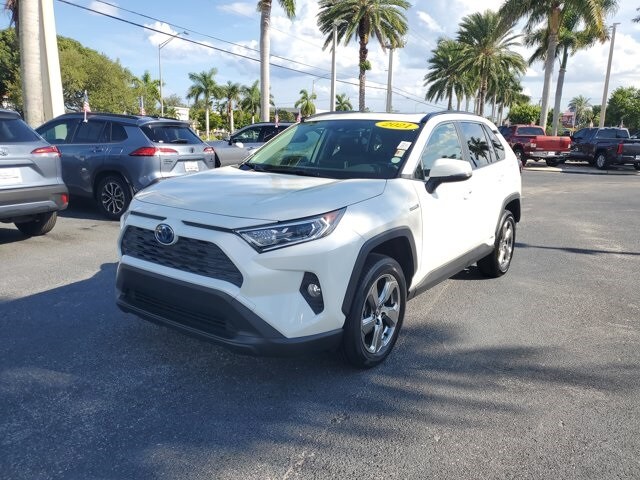 2021 Toyota RAV4 Hybrid XLE Premium photo 2