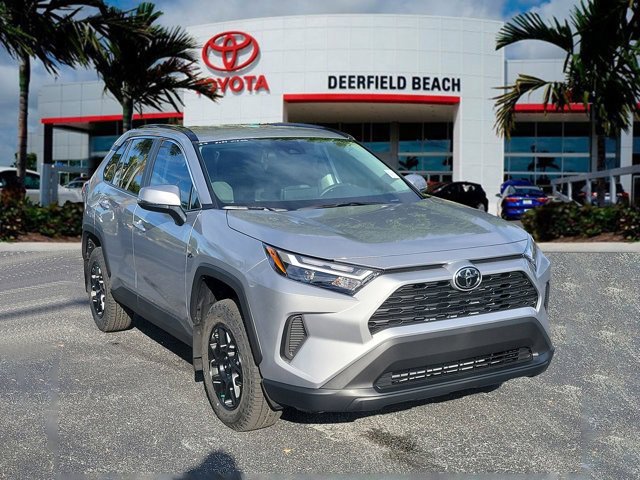 2025 Toyota RAV4 XLE's photo