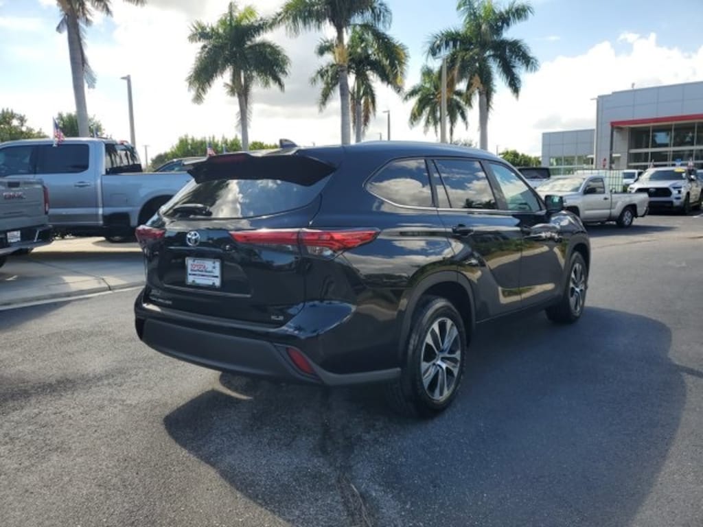 Used 2023 Toyota Highlander XLE SUV