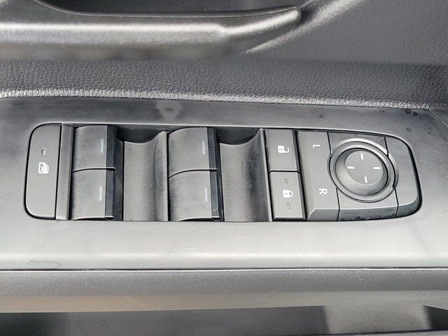 2026 Toyota Tacoma SR5 - Photo 16