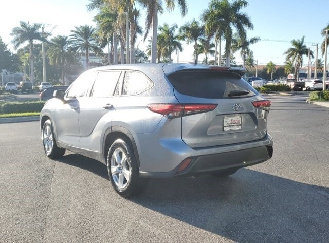 2023 Toyota Highlander L photo 3