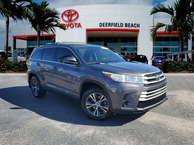 2017 Toyota Highlander LE's photo
