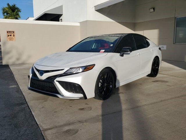 2023 Toyota Camry Hybrid XSE photo 2