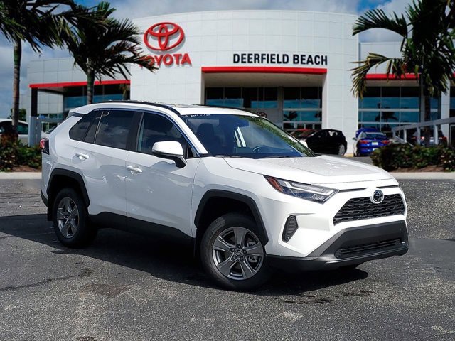 2025 Toyota RAV4 XLE's photo
