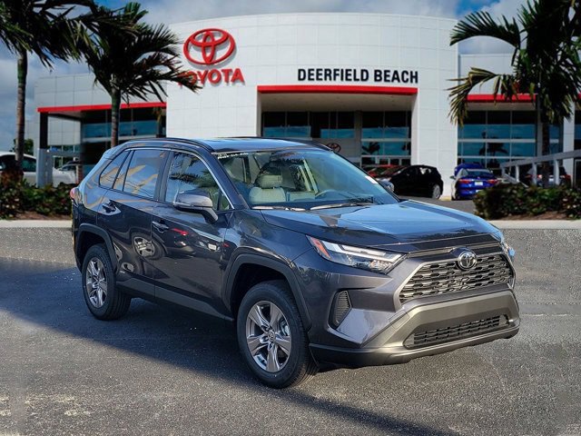 2025 Toyota RAV4 XLE's photo