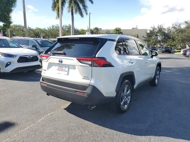 2021 Toyota RAV4 Hybrid XLE Premium photo 4