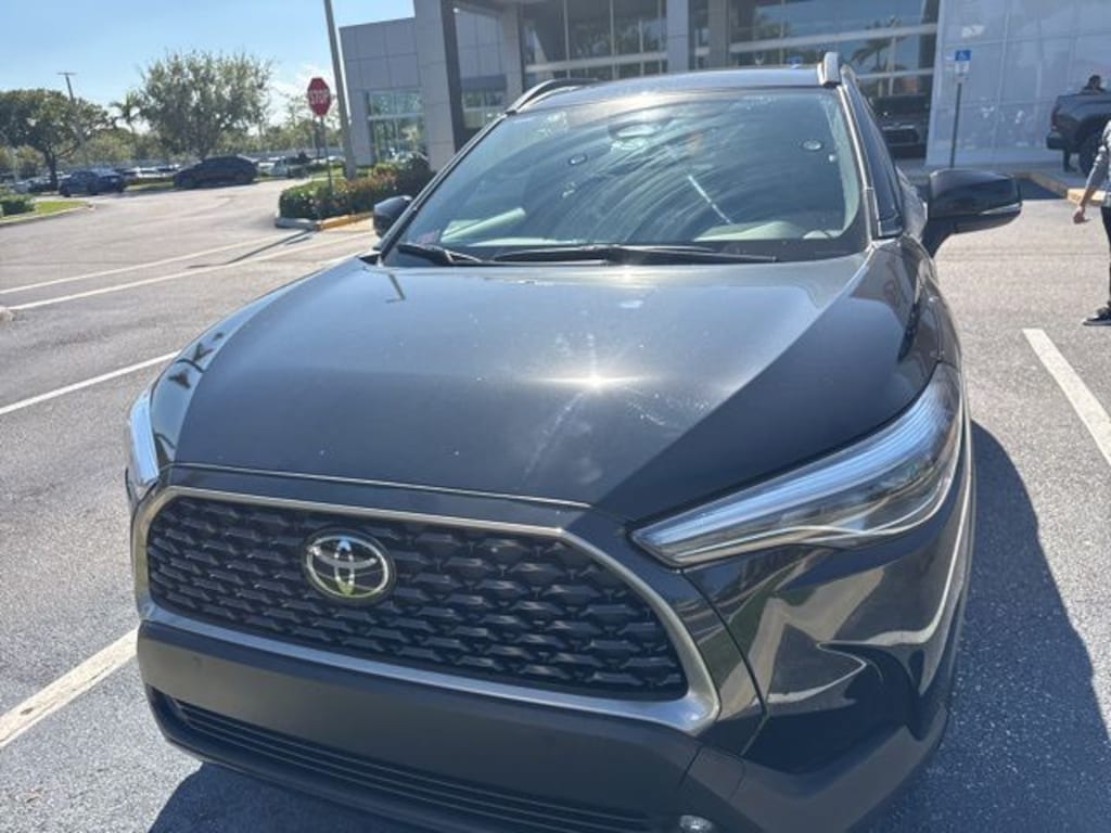 Used 2025 Toyota Corolla Cross XLE SUV