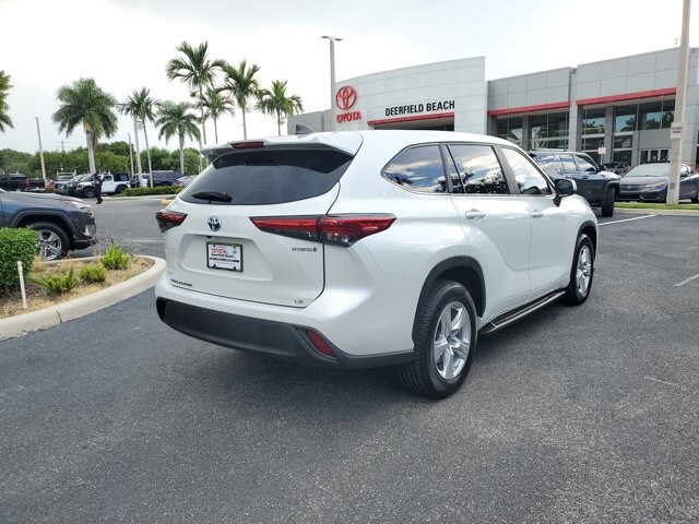 2023 Toyota Highlander Hybrid LE photo 4