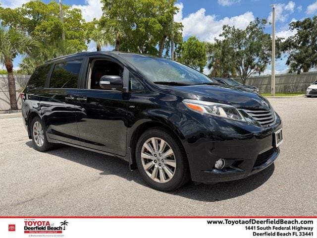 2017 Toyota Sienna Limited V6 AWD 7-Passenger's photo