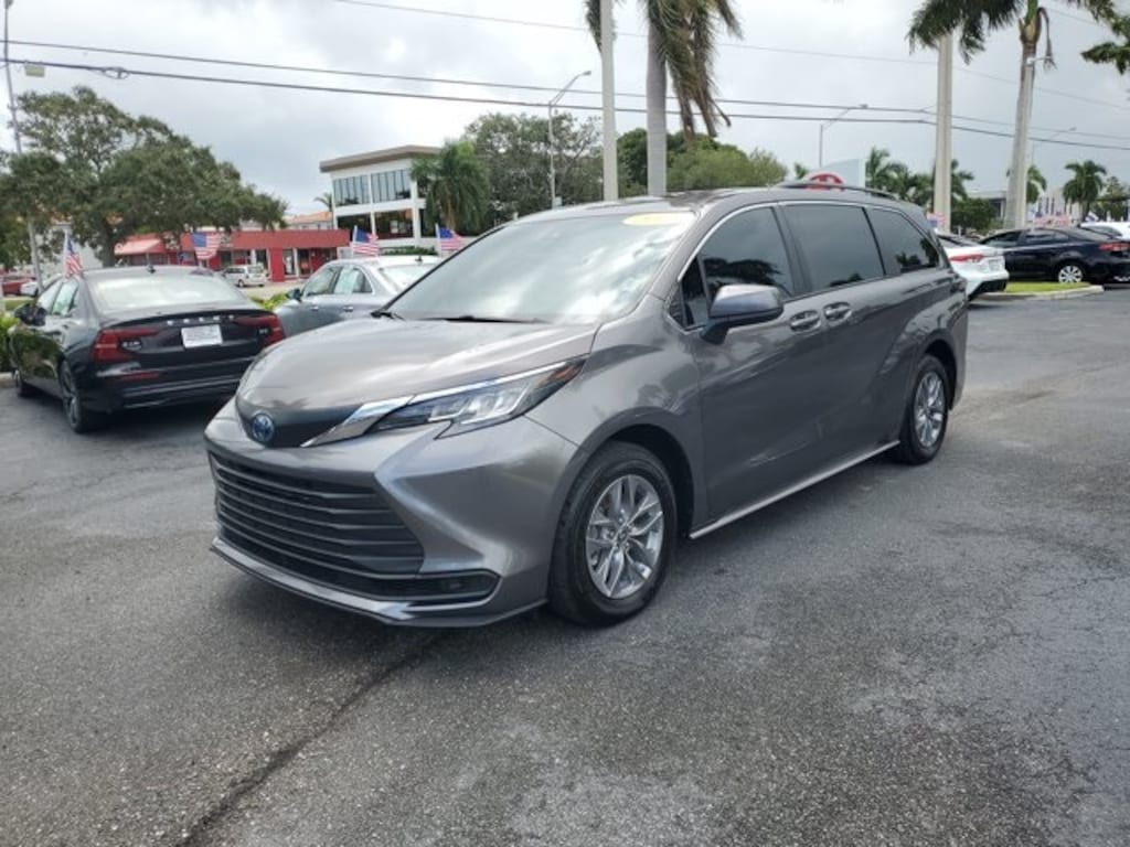 Certified 2023 Toyota Sienna LE Van Passenger Van