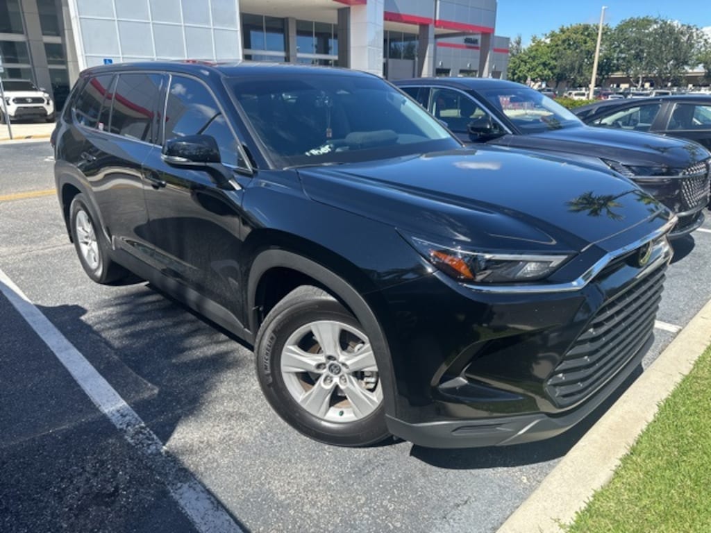 Used 2025 Toyota Grand Highlander LE SUV