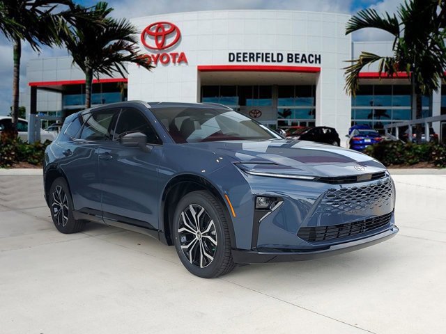 2025 Toyota Crown Signia XLE's photo