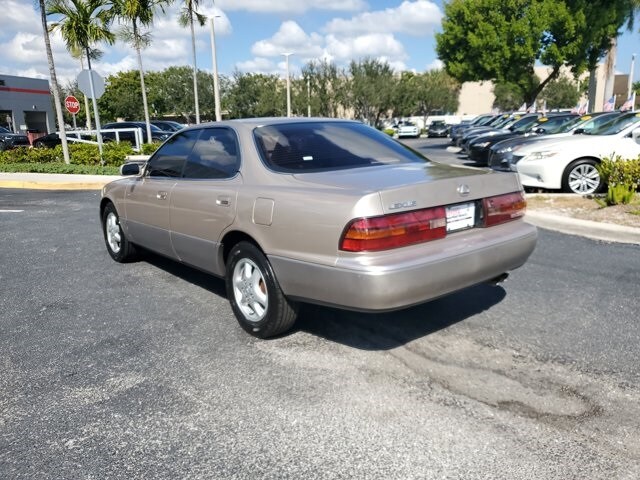 1994 Lexus ES 300 photo 3