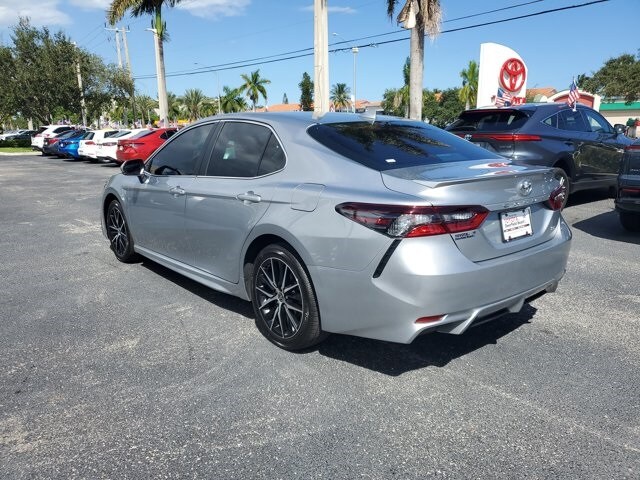 2024 Toyota Camry SE photo 3