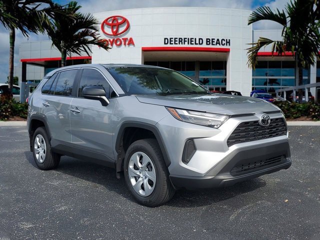 2025 Toyota RAV4 LE's photo