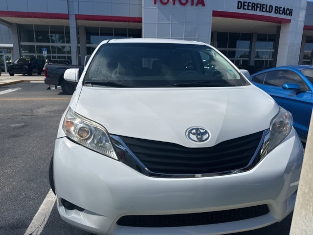 Used 2014 Toyota Sienna LE Van