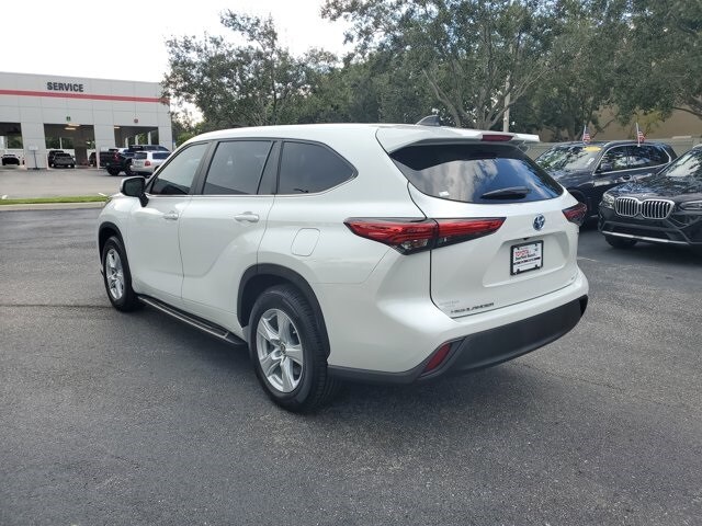 2023 Toyota Highlander Hybrid LE photo 3