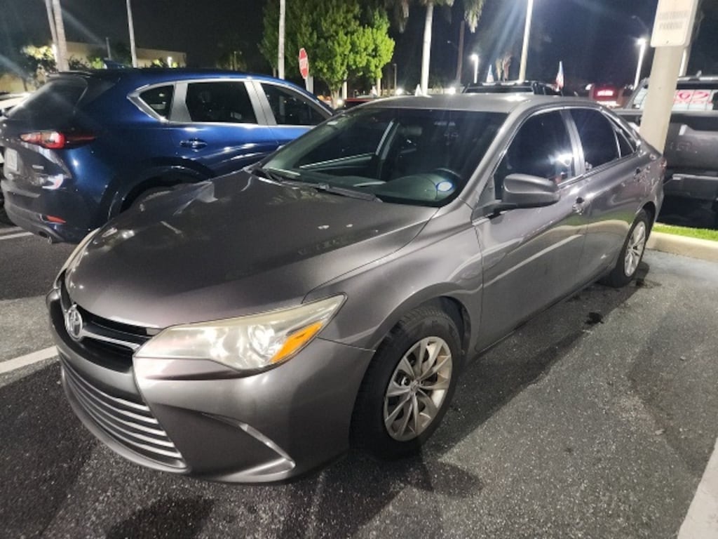 Used 2017 Toyota Camry LE Sedan