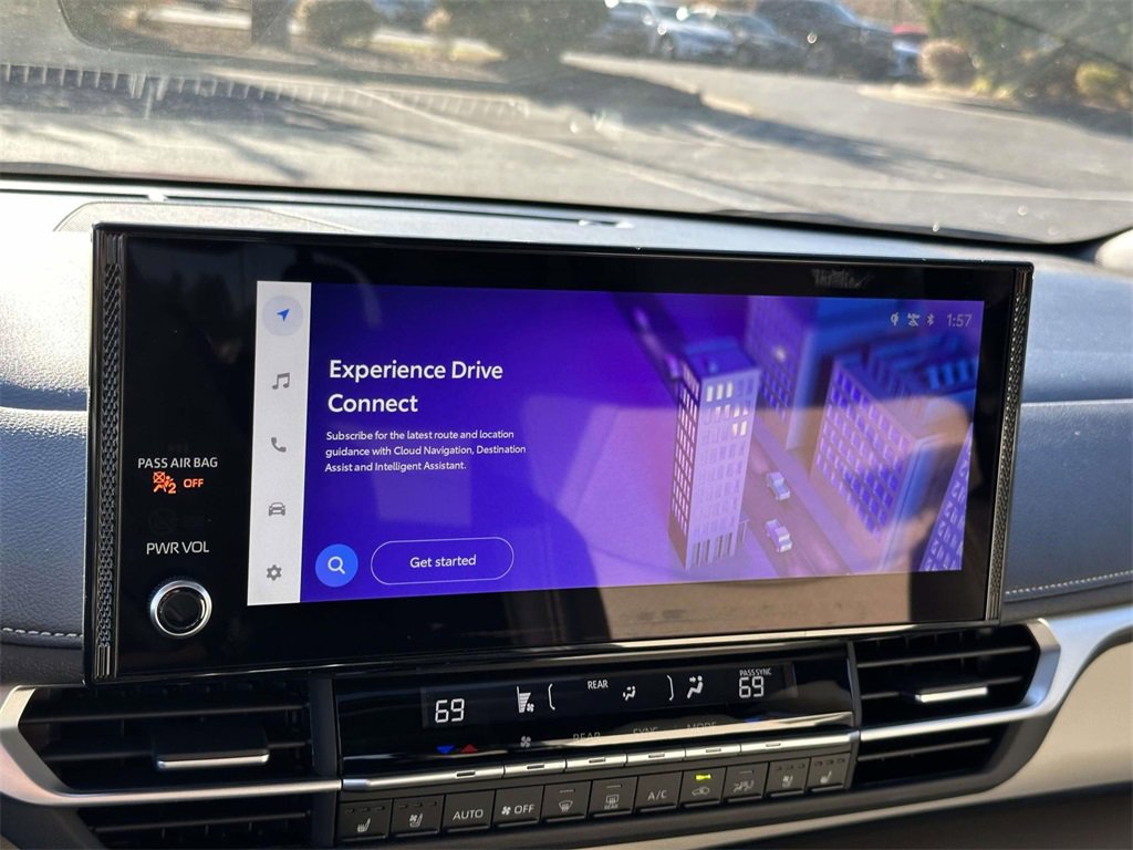 2025 Toyota Sienna Platinum photo 3