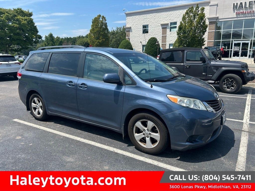 Used 2013 Toyota Sienna LE Minivan/Van