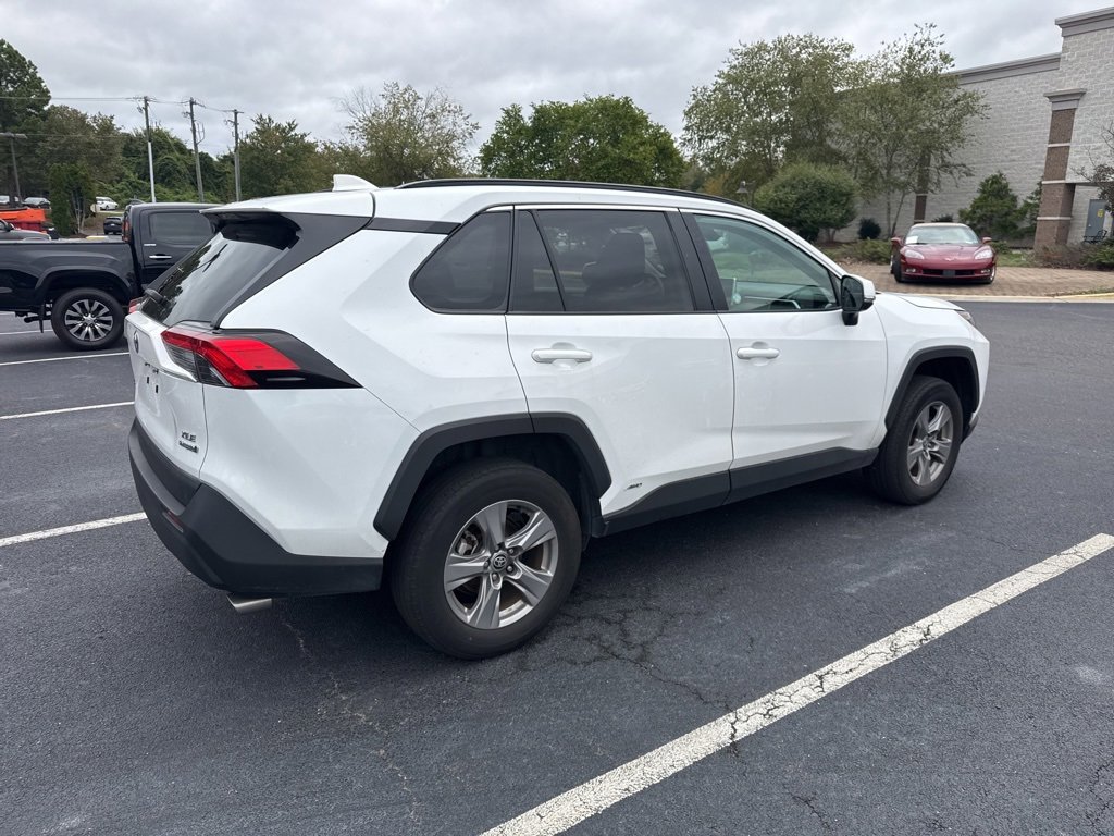 2024 Toyota RAV4 Hybrid XLE photo 3