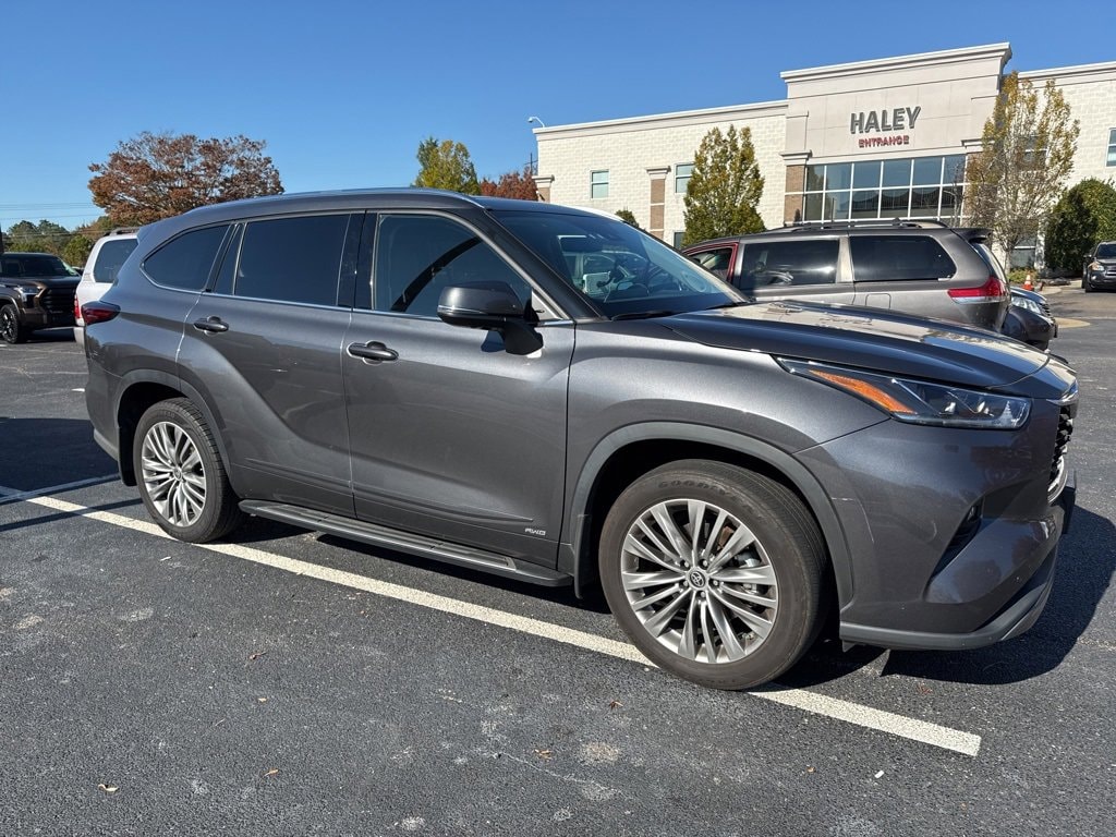 Used 2022 Toyota Highlander Hybrid Platinum SUV