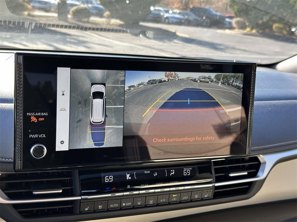 2025 Toyota Sienna Platinum photo 4