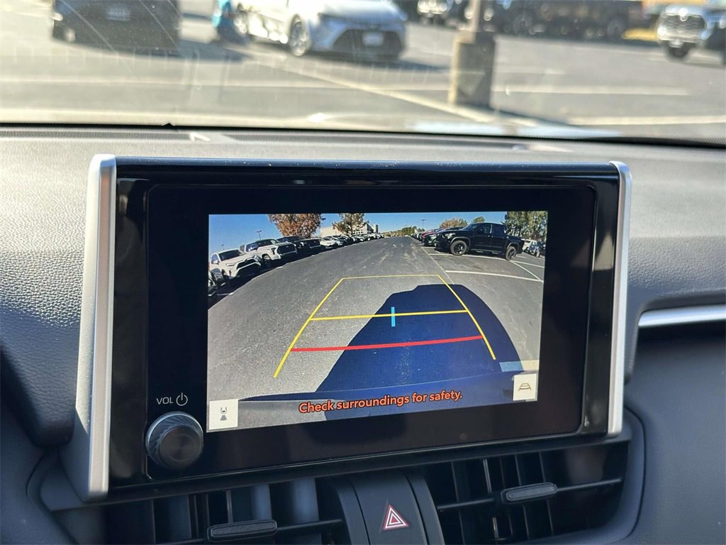 2025 Toyota RAV4 XLE photo 3