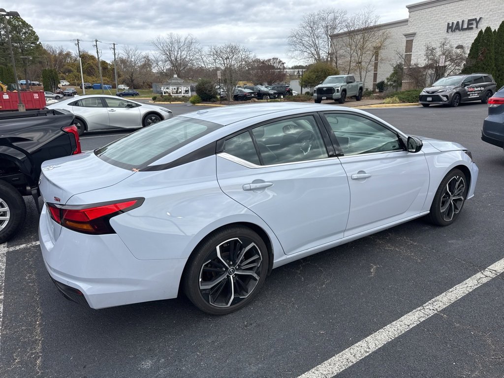 2023 Nissan Altima 2.5 SR photo 3