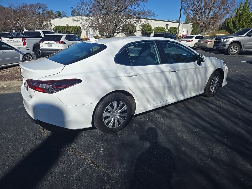 2024 Toyota Camry Hybrid LE photo 3