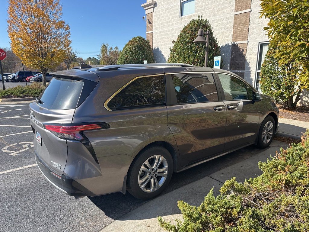 2023 Toyota Sienna Platinum photo 2