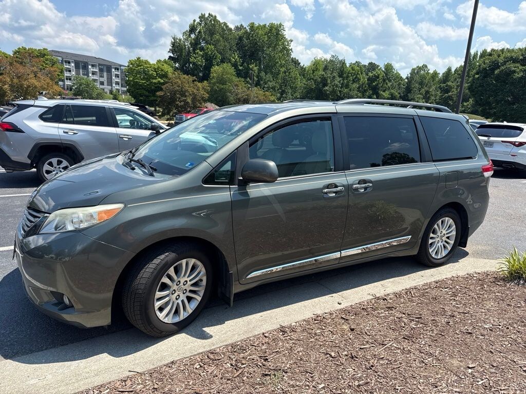 Used 2011 Toyota Sienna XLE Minivan/Van