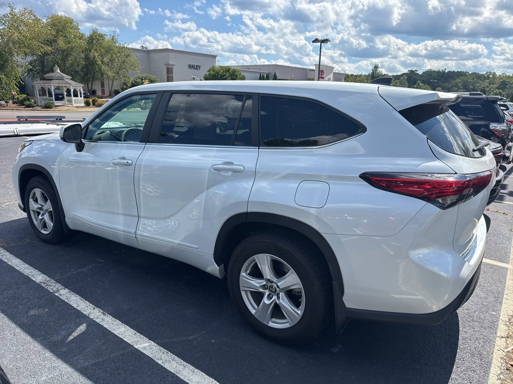 2023 Toyota Highlander L photo 4