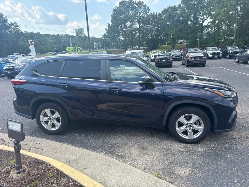 Used 2023 Toyota Highlander LE SUV