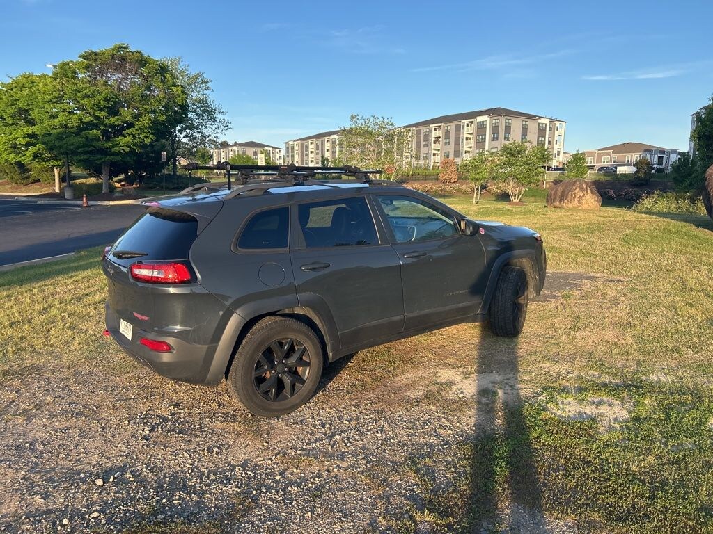 Used 2017 Jeep Cherokee Trailhawk SUV