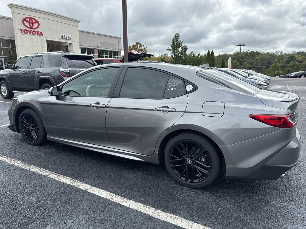 2025 Toyota Camry SE photo 4