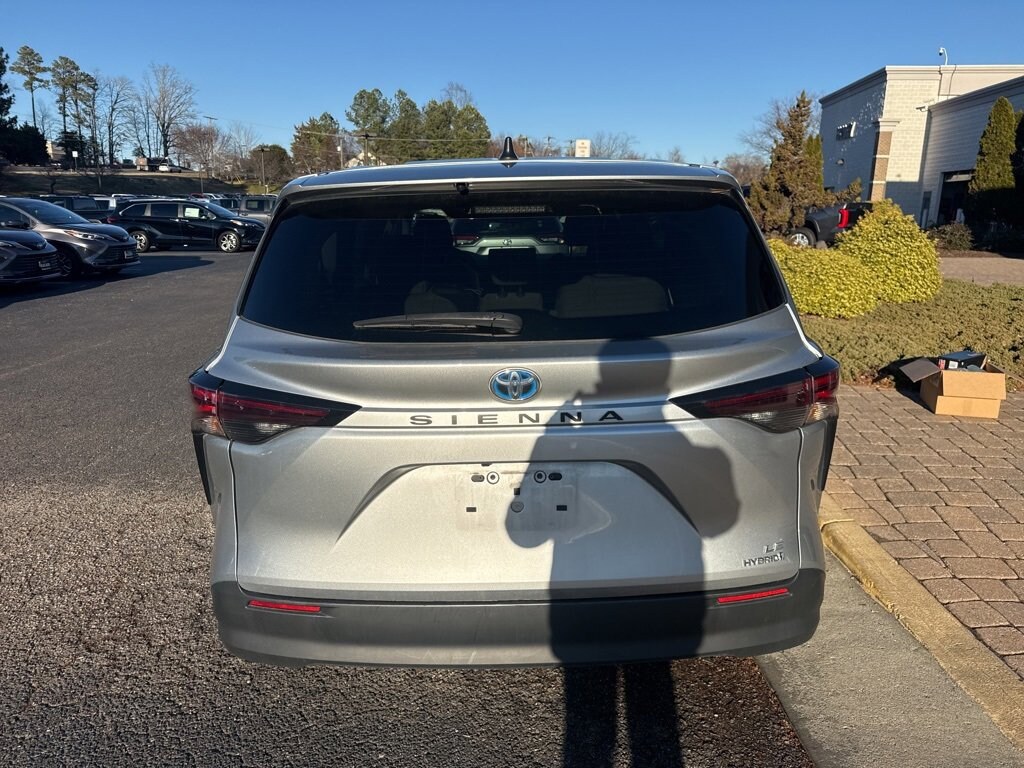 Used 2024 Toyota Sienna LE 8 Passenger Van Passenger Van
