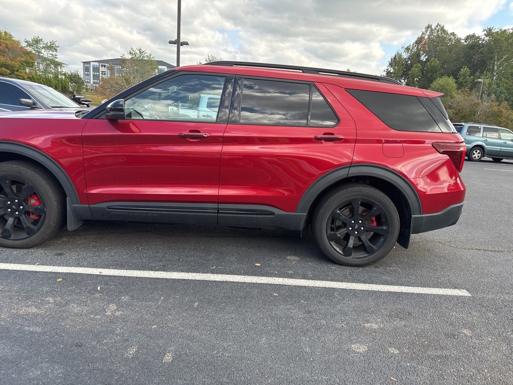 2021 Ford Explorer ST photo 4