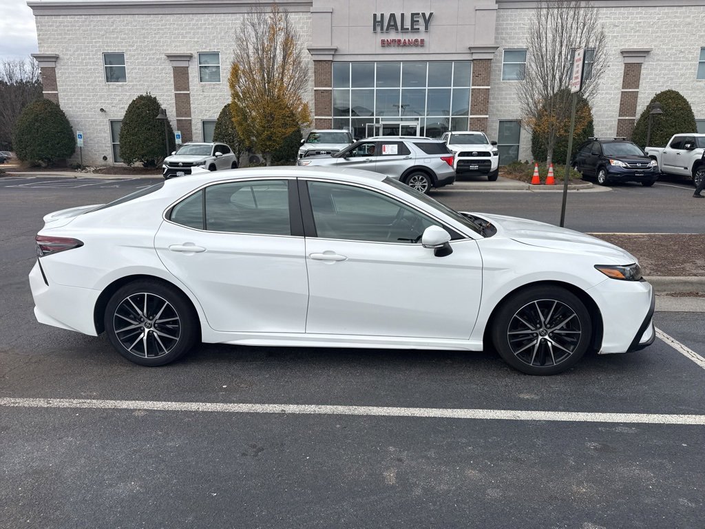 2023 Toyota Camry SE photo 2