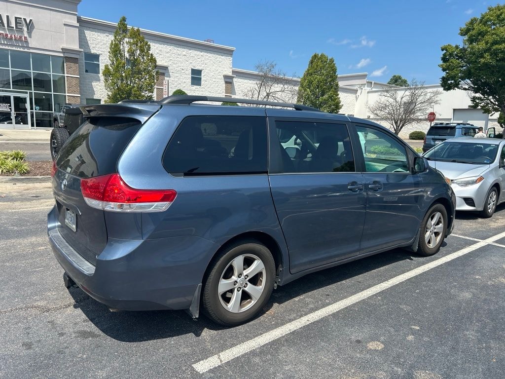 Used 2013 Toyota Sienna LE Minivan/Van