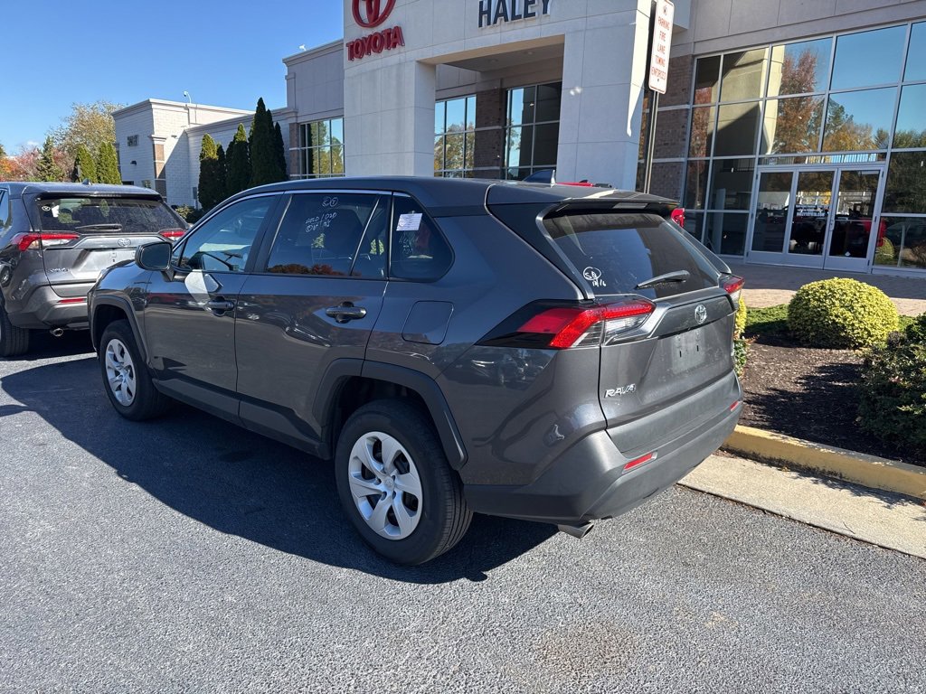 2024 Toyota RAV4 LE photo 4
