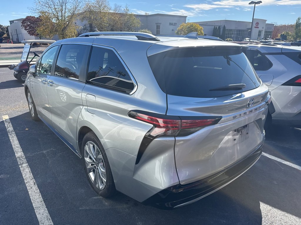 2022 Toyota Sienna Platinum photo 3