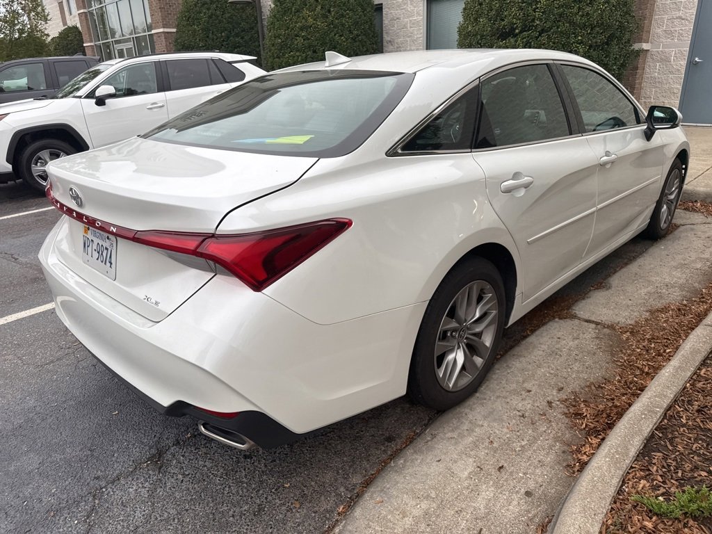 2022 Toyota Avalon XLE photo 2