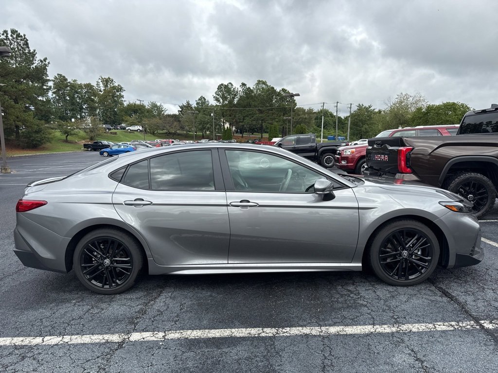 2025 Toyota Camry SE photo 3