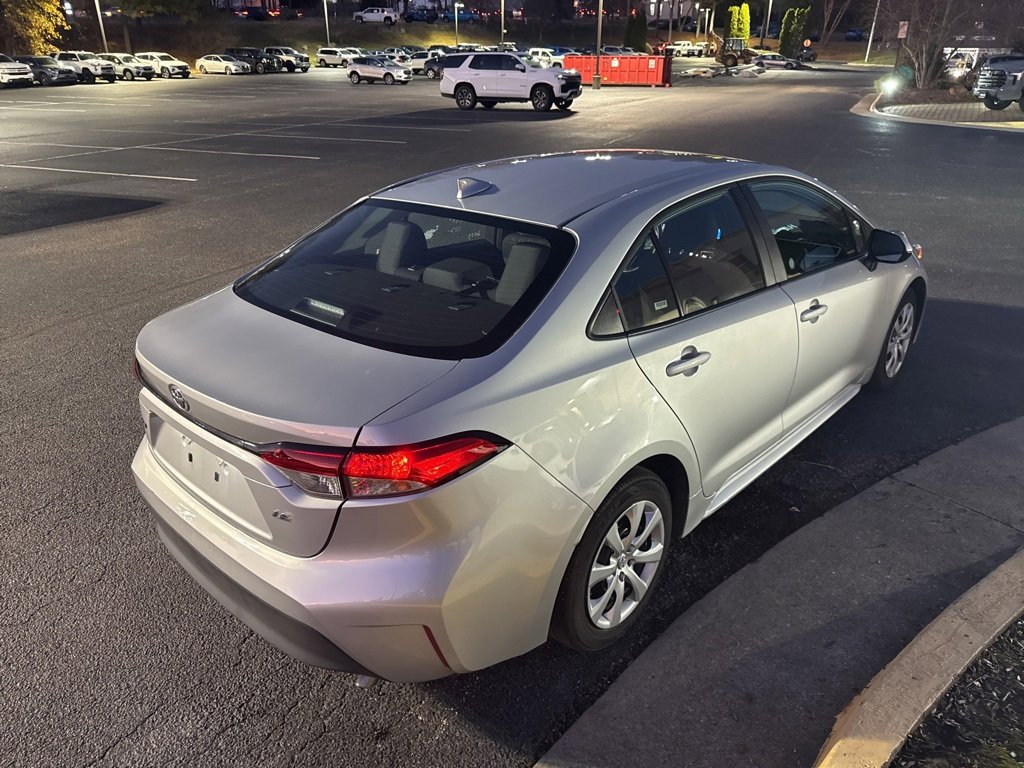 2025 Toyota Corolla LE photo 2