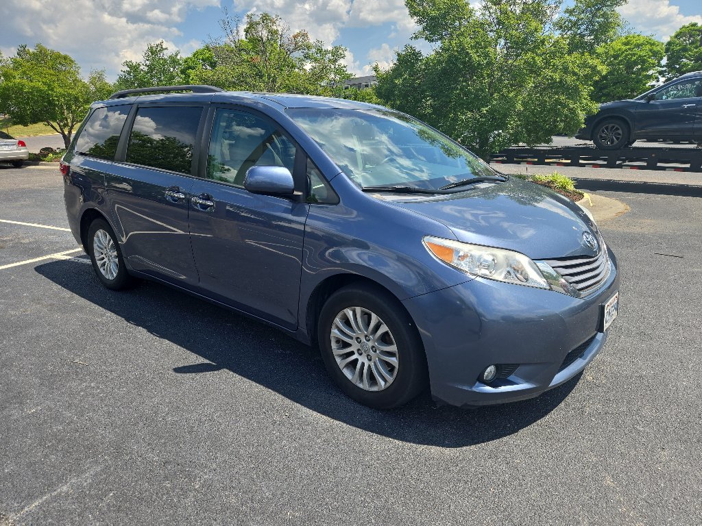 2017 Toyota Sienna XLE