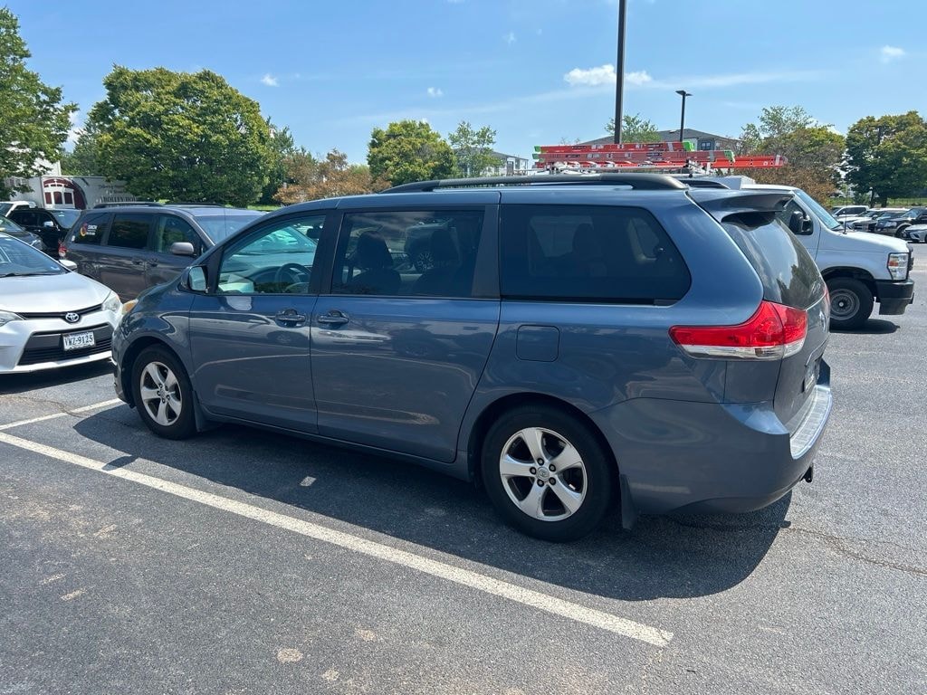 Used 2013 Toyota Sienna LE Minivan/Van