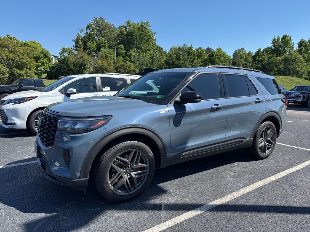 Used 2025 Ford Explorer ST-Line SUV