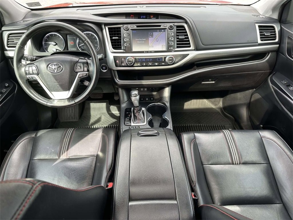 Used 2019 Toyota Highlander SE V6 SUV