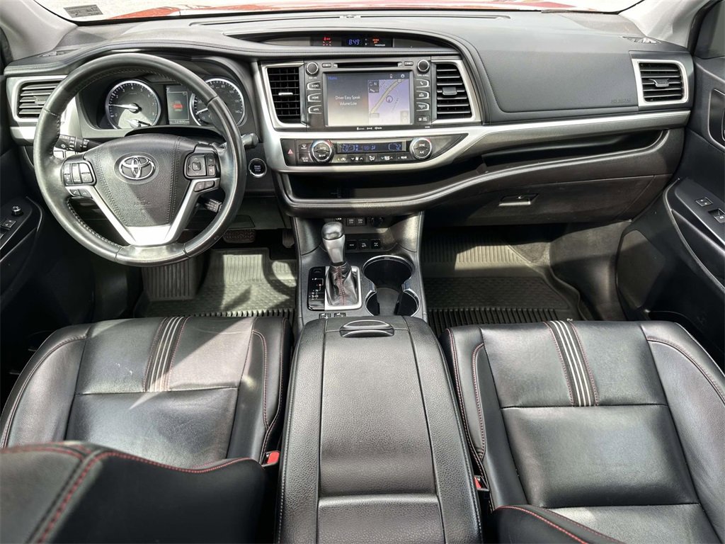 2019 Toyota Highlander SE photo 2
